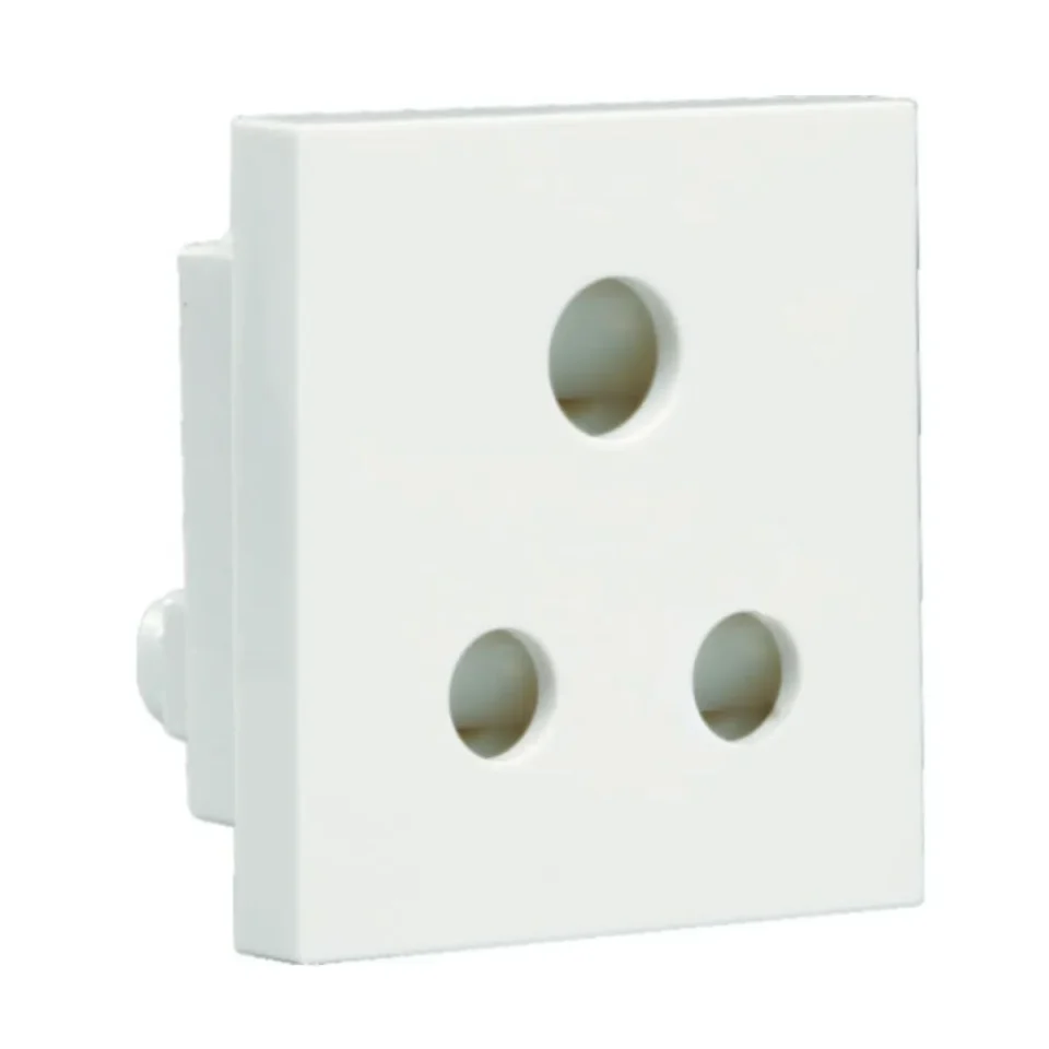6 A 3 Pin Shuttered Socket