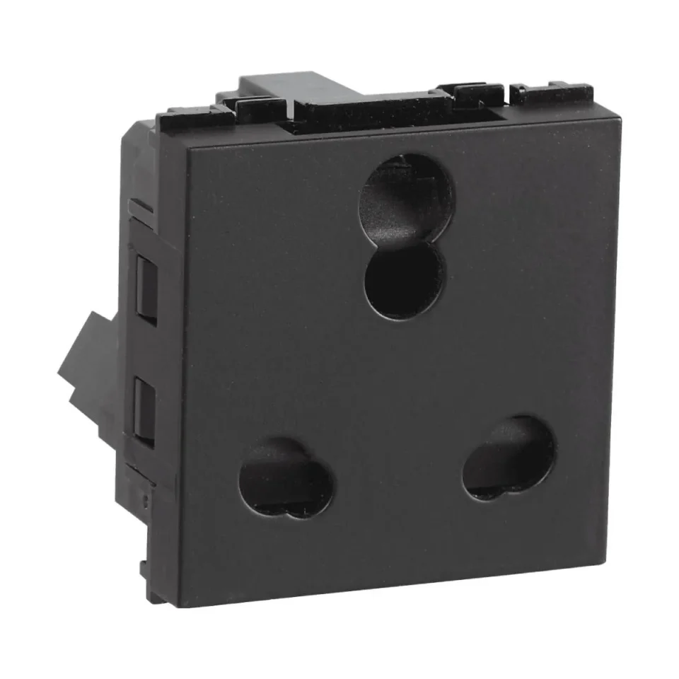 6 A 3 Pin Shuttered Socket