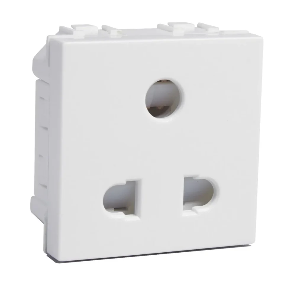 6 A 3 Pin Shuttered Socket